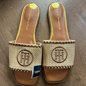 Tommy Hilfiger Women's Brown and Tan Slide Sandals